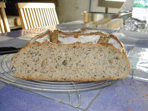 Pain au levain decoupe