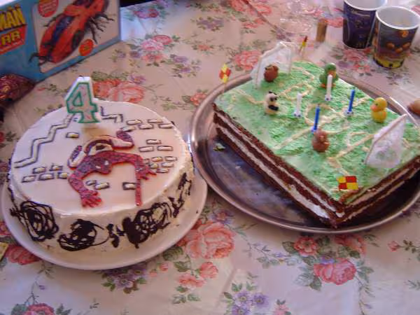 Gateau spyderman et terrain de foot