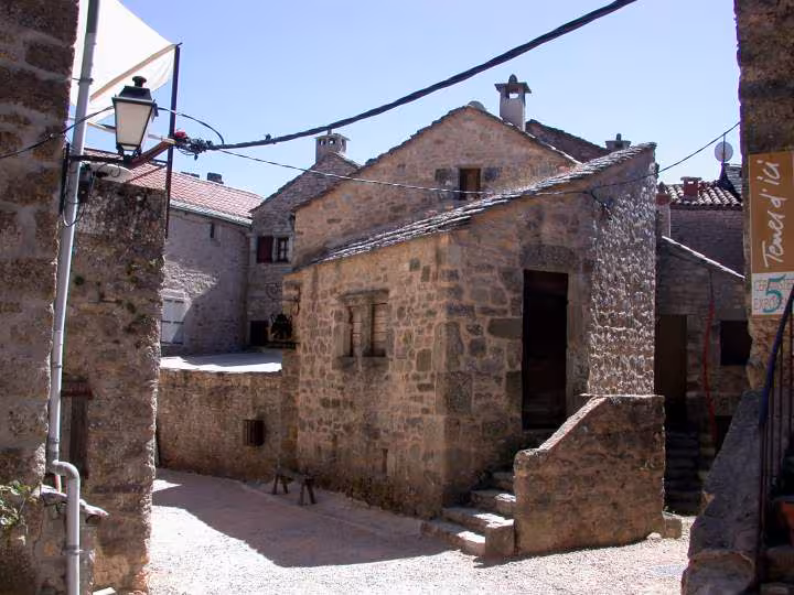 La couvertoirade cite templiere du xieme siecle aveyron