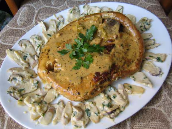 Rouelle de jambon a l os sauce madere