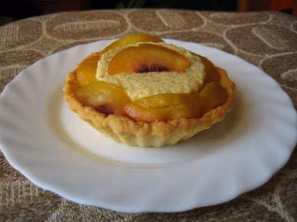 Tartelette creme brulee compote peche pralinoise