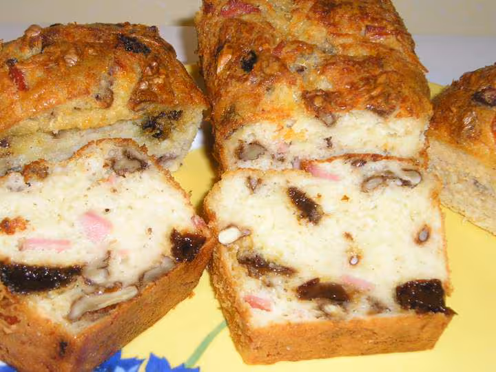 Cake pruneaux comte noix jambon