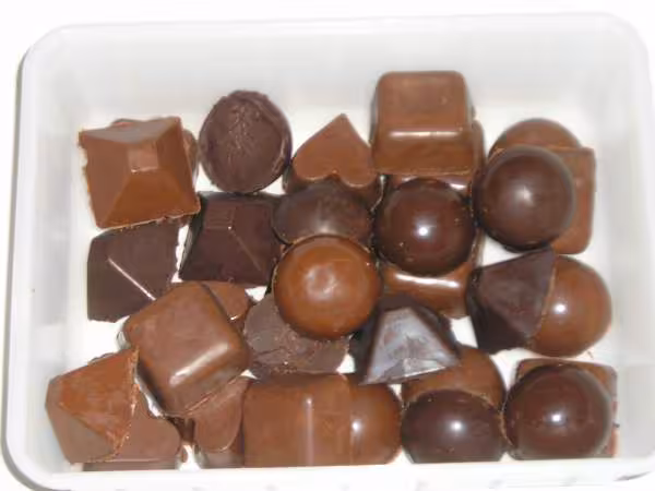 Chocolats pralines noirs et choc lait