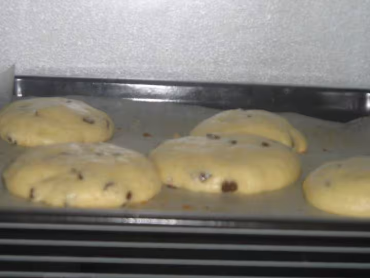 Cookies moelleux en train de cuire