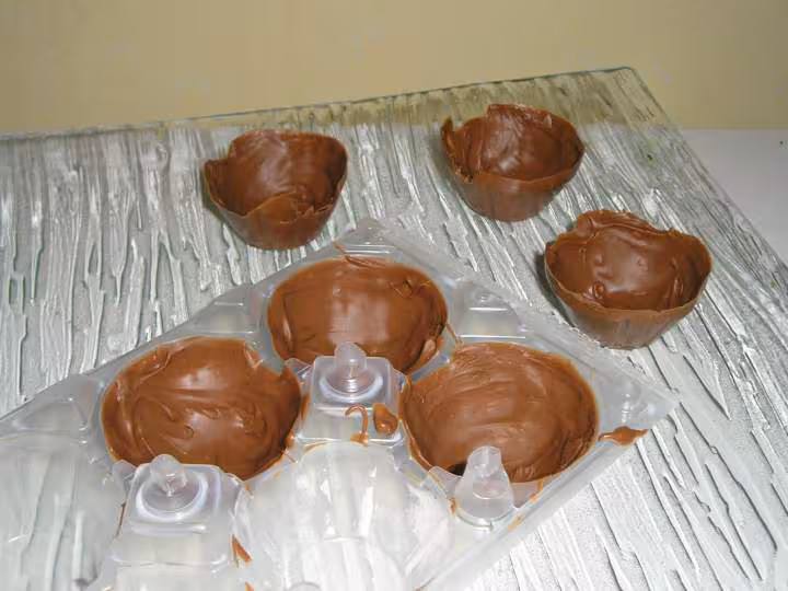 Coques chocolat caramel au beurre sale demoulage