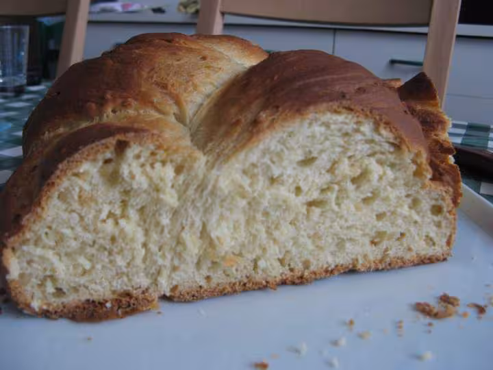 Brioche tressee coupee