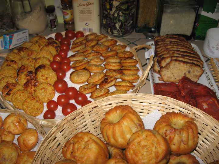 Bouchees poulet curry crevettes estragon et cake chataigne