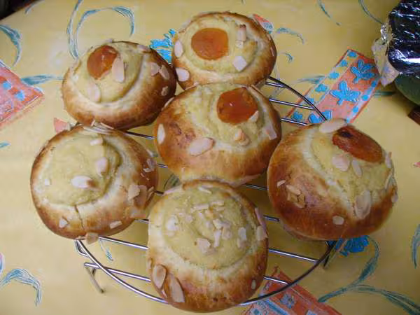 Briochettes fourrees a la creme d amande