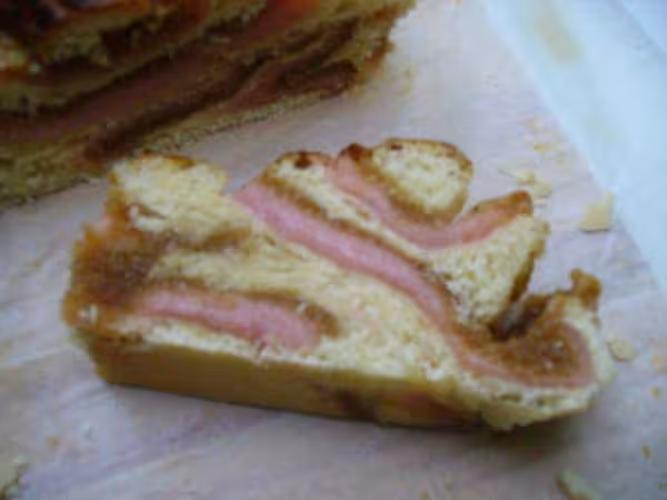 Interieur de la brioche a la pate d amande