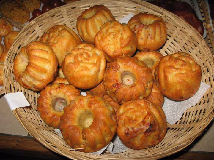 Kougloff aux lardons et aux noix