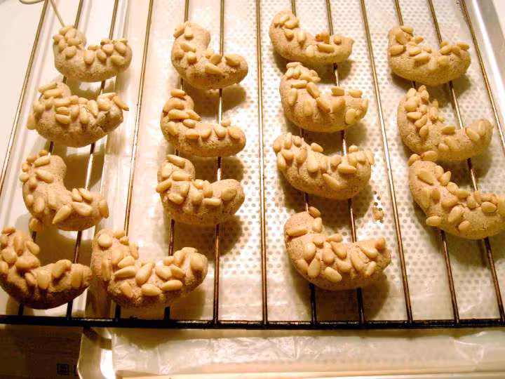 Croissants aux pignons apres cuisson