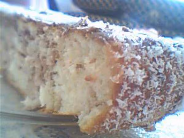 Gateau au chocolat et la noix de coco a l interieur