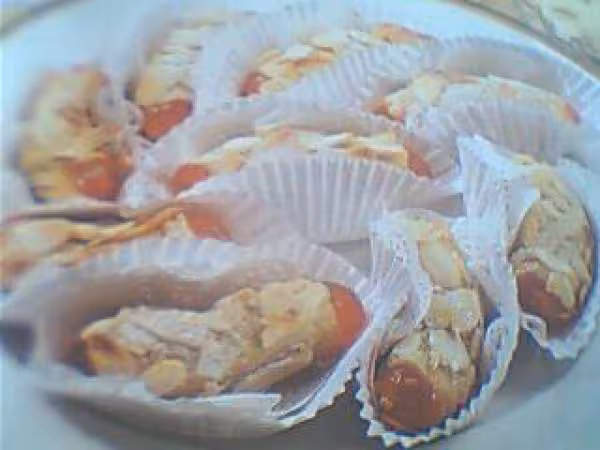 Petites lunes aux amandes effilees