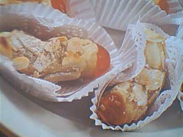 Petites lunes aux amandes effilees zoom