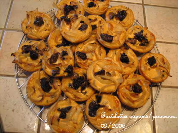 Tartelettes oignons pruneaux miam