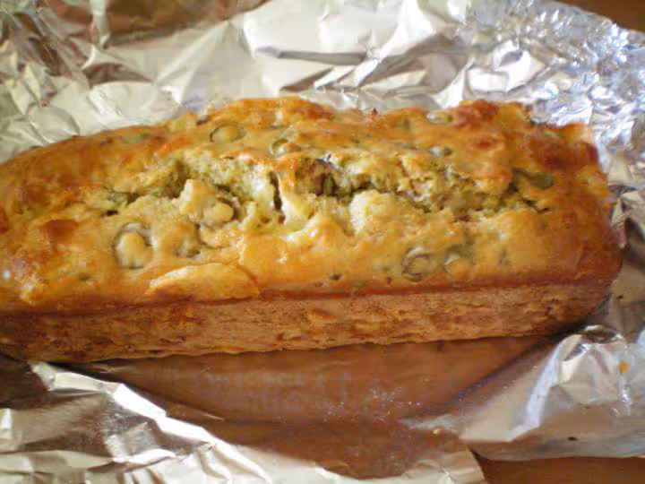 Cake lardons olives fromage
