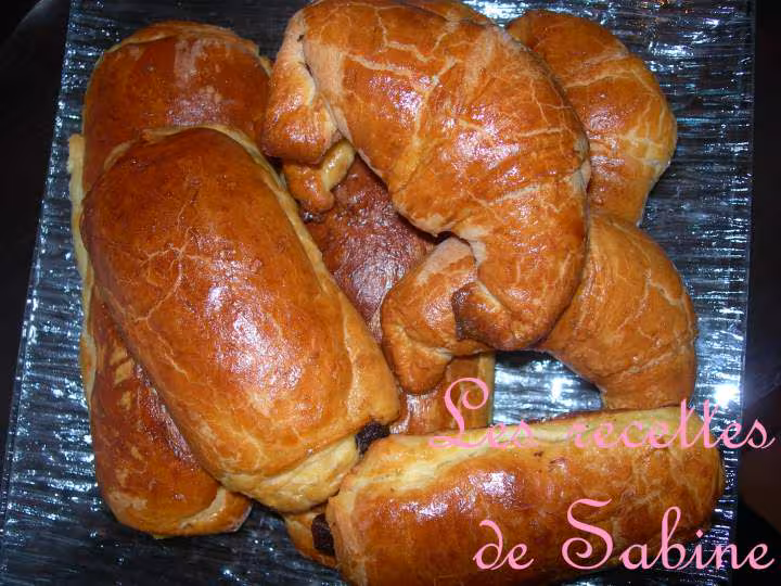 Pains au chocolat et croissants brioches