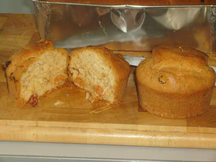 Cake raisins