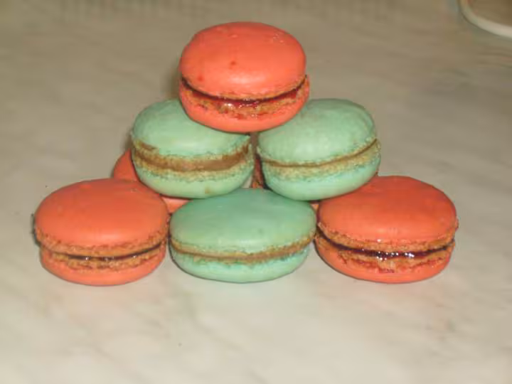 Macarons fourres ganache chocolat au lait framboise