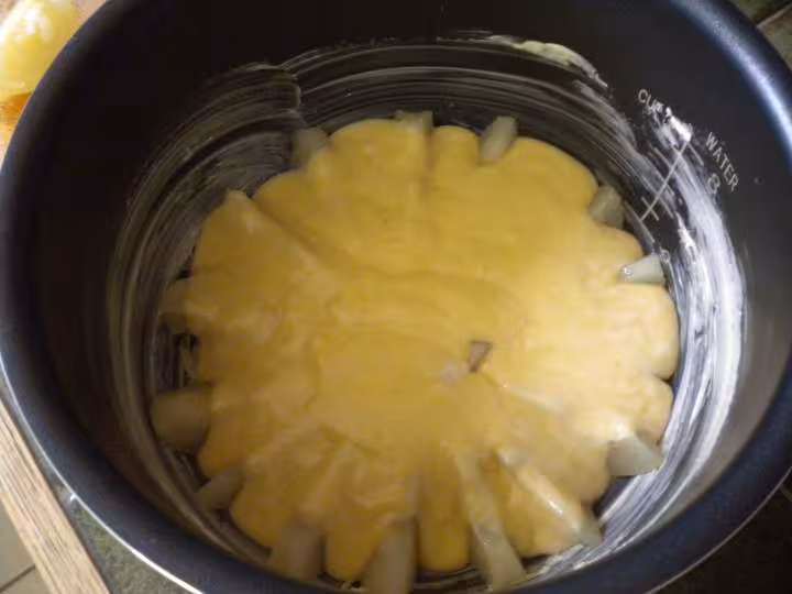 Gateau brioche aux poires abricots et pralines
