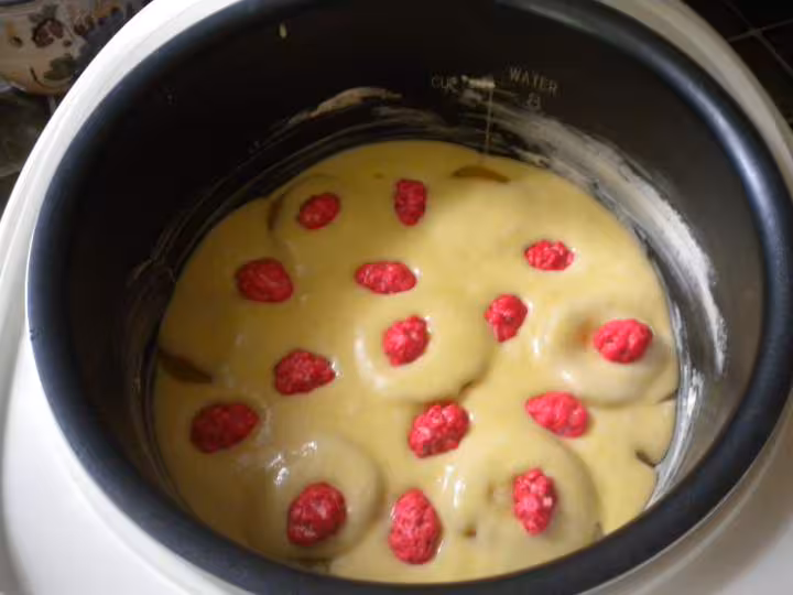 Gateau brioche aux poires abricots et pralines