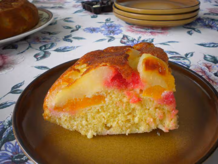 Gateau brioche aux poires abricots et pralines