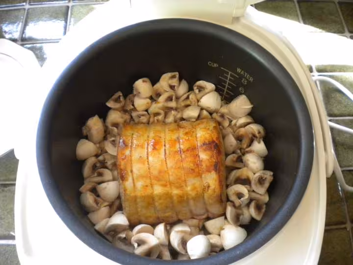 Roti de porc champignons pruneaux pommes