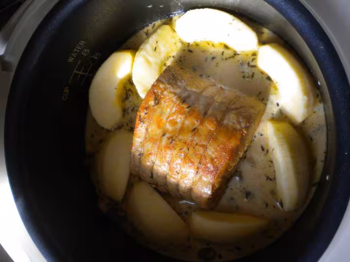 Roti porc champignons pruneaux pommes