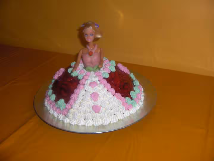 Barbie 2 pour l anniversaire de la fille de ma copine