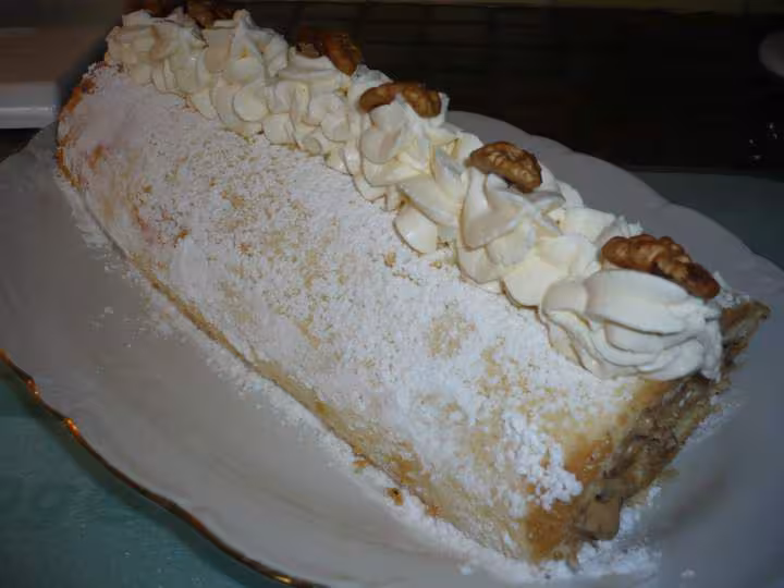 Buche aux noix caramelisees