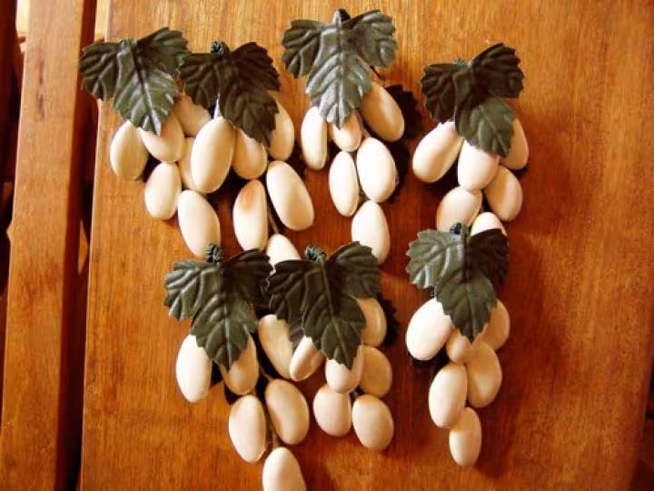 Presentation de grappe de raisin en dragees