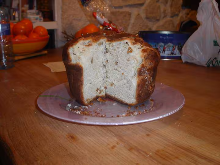 Pain aux noix et roquefort