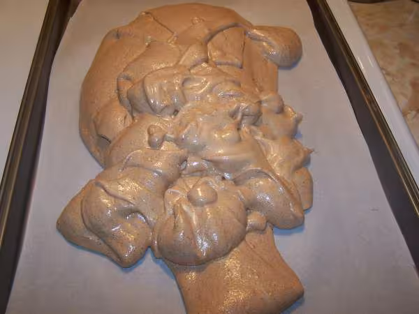 Demouler biscuit sur torchon double de parchemin