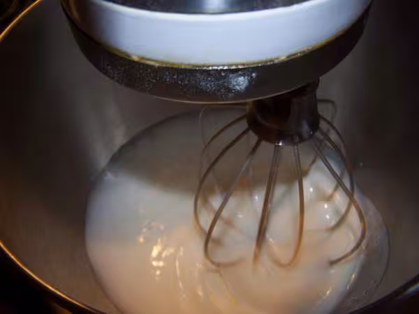 On commence a monter la meringue