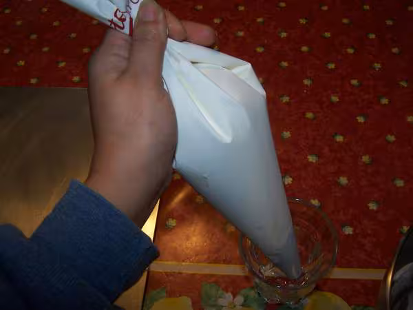 Poche a douille pleine prete a servir