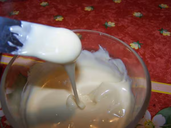 Temperer le chocolat le blanc est lisse et brillant
