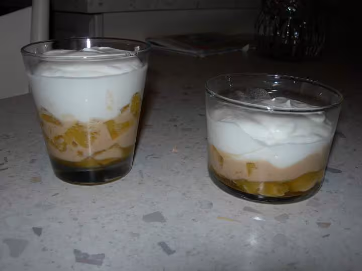 Verrines ananas caramelise et chantilly au fromage blanc