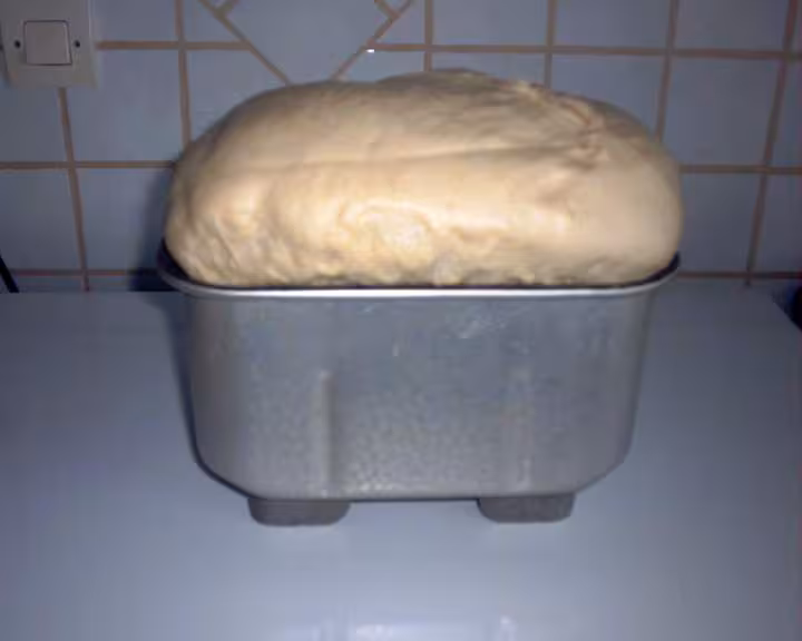 Brioche au fromage blanc touche le couvercle de la map