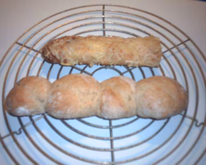 Pain sans petrissage dont 1 au gruyere enfin ce qu il en reste