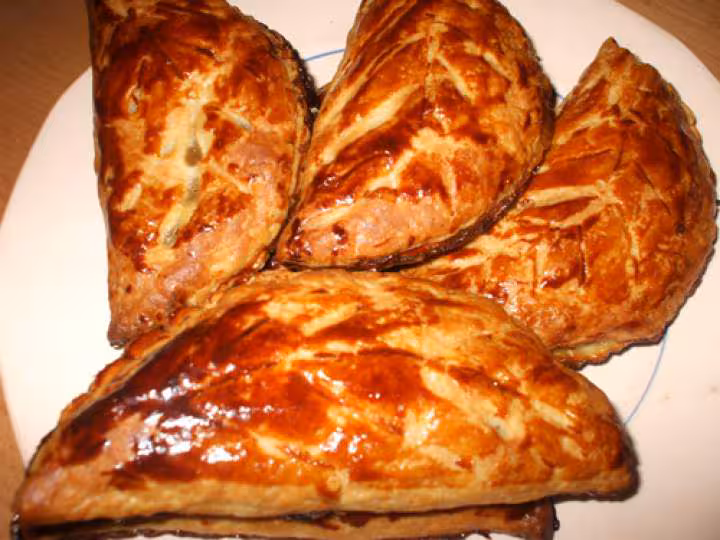 Chausson aux poires aromatises au kirsch et noix