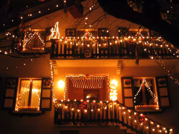 La maison de mes parents decoree pour noel