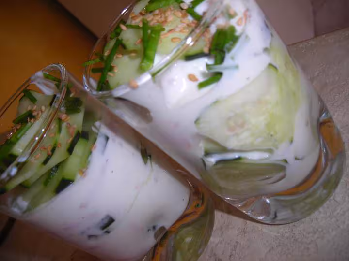 Verrines de concombres surnuage blanc