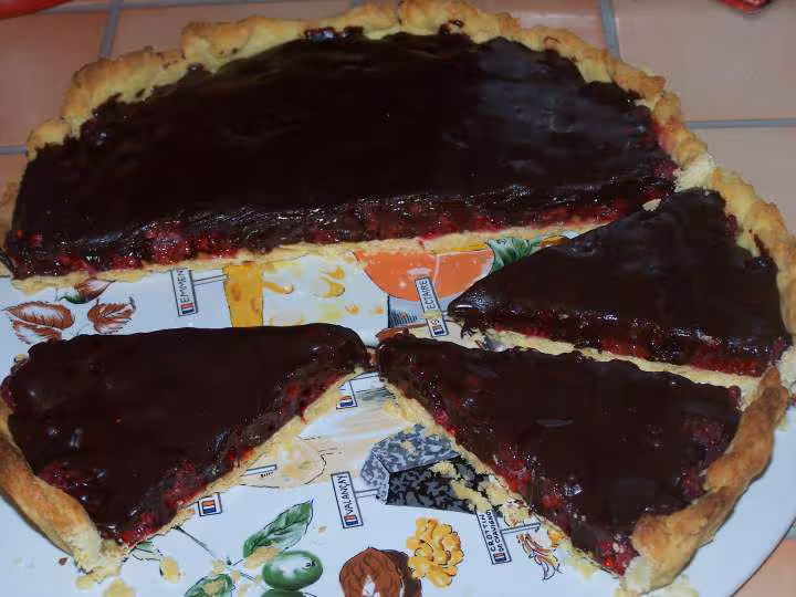 Tarte choc caramel framboises