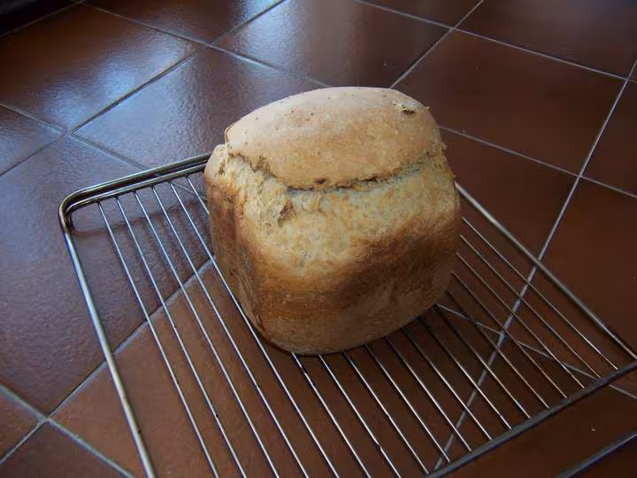 Pain aux noisettes et aux figues