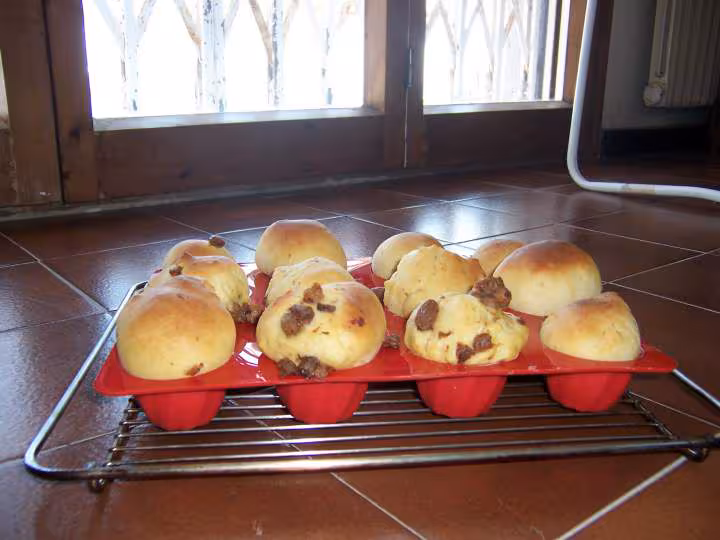 Petites brioches legeres au fromage blanc et raisins secs 2