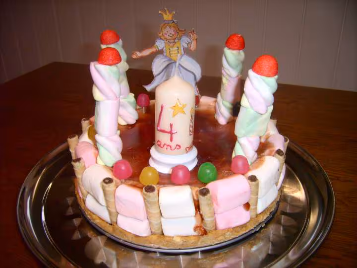 Gateau d anniversaire decore merci aux servietteuses
