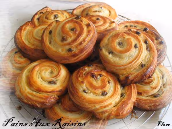 Petits pains aux raisins feuilletes