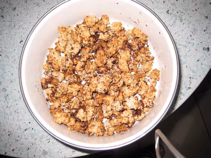 Muesli avec chocolat fondue