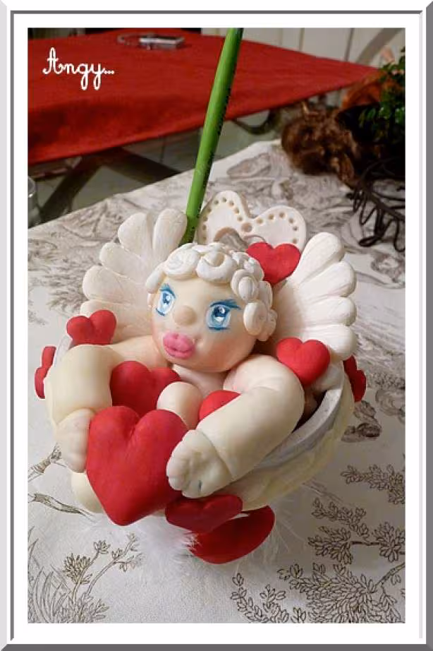 Ange st valentin en porcelaine froide