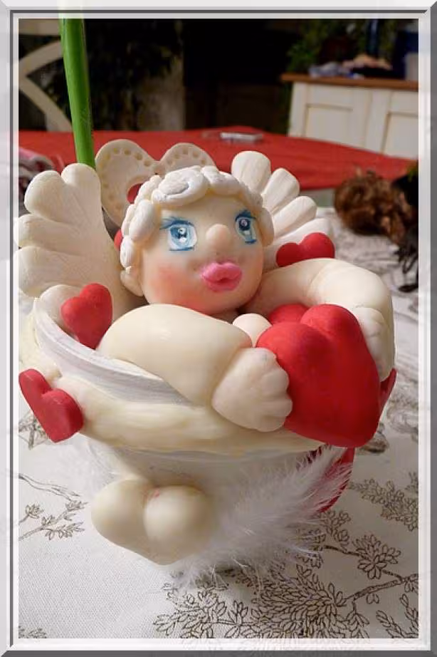 Ange st valentin en porcelaine froide